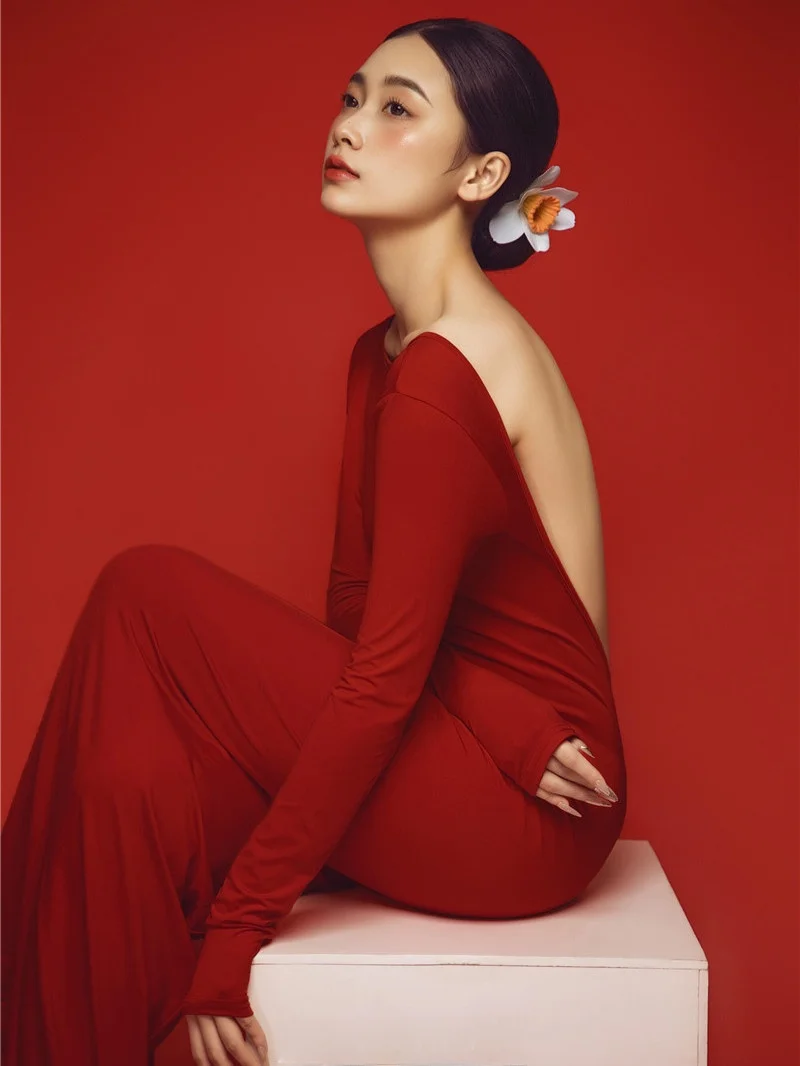 

Новинка 2026: Красный Новогодний Костюм для Студийной Фотосъемки – Элегантный, Художественный, Индивидуальный Этнический Наряд для Портретов