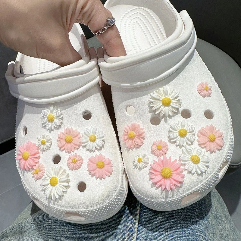 18PCS Daisy Flower Shoe Charms DIY Fashion Designer Quality Garden Decorations Unique Gift Idea for Girls