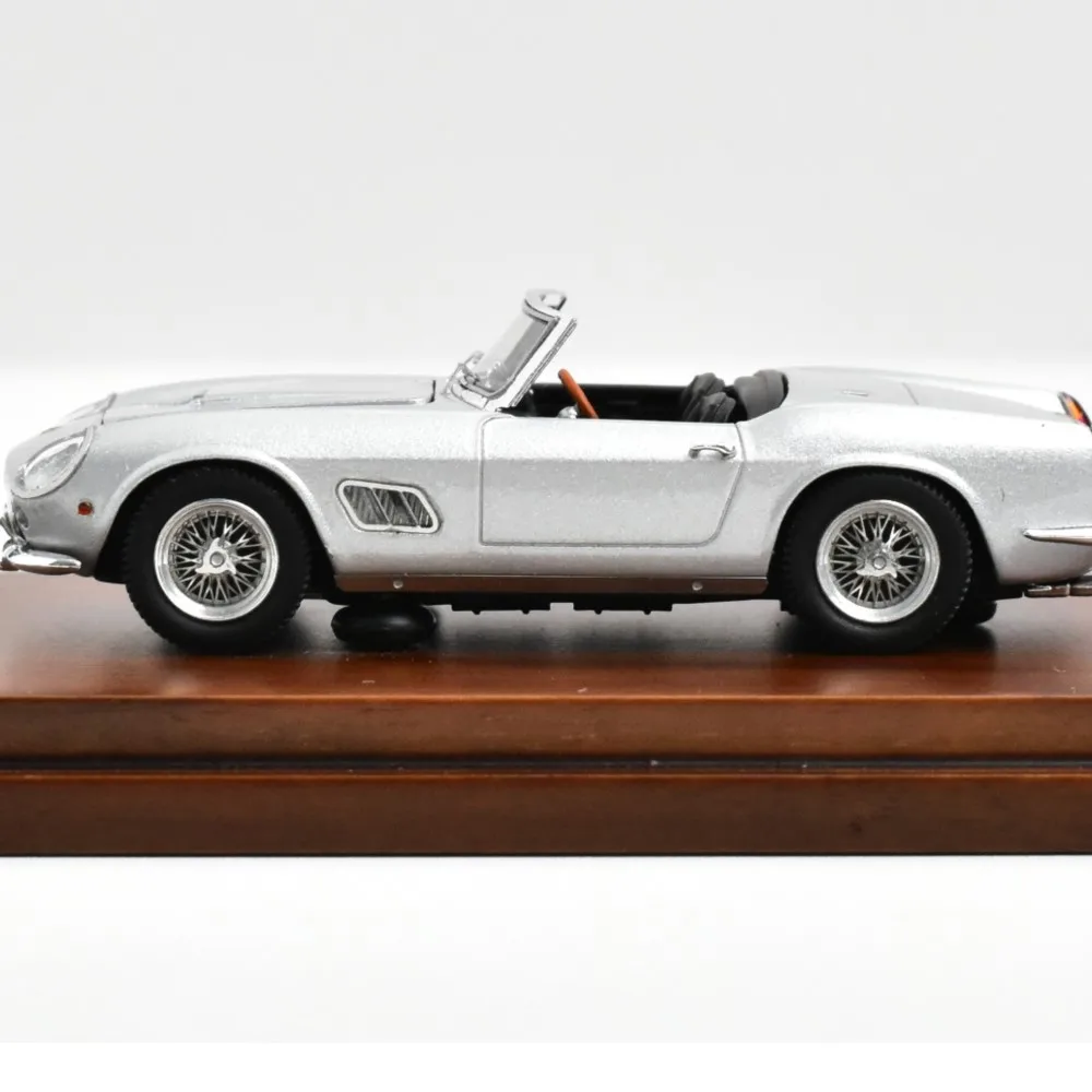 

YM 1:64 Adults Hobby 250 GT California Spyder Resin Diecast Model Car