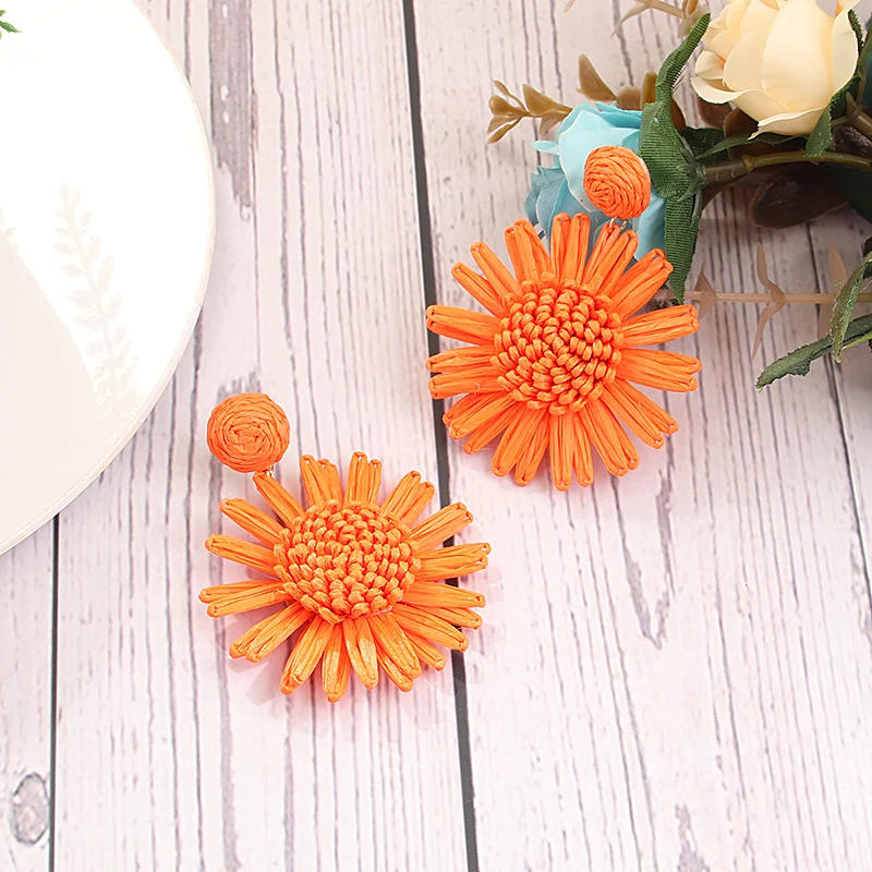 Bohemian Handmade Raffia Earrings Sweet Daisy Flower Drop Earrings  Summer Ethnic Beach Earrings Gifts Vacation Party Jewelry