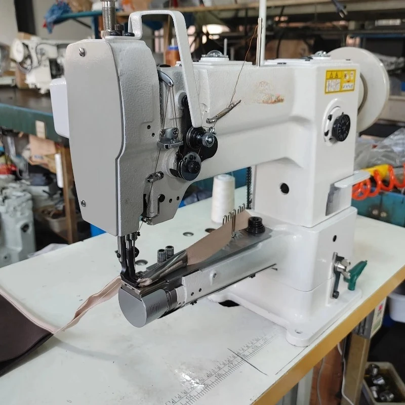 

Промышленная швейная машина одноигольная цилиндрическая с унисонной подачей и функцией обжима (кримпер)