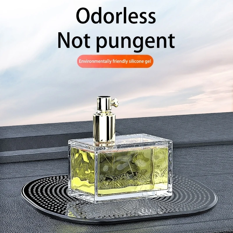 

Многофункциональная липкая накладка на приборную панель удерживает мобильный телефон без следов клея