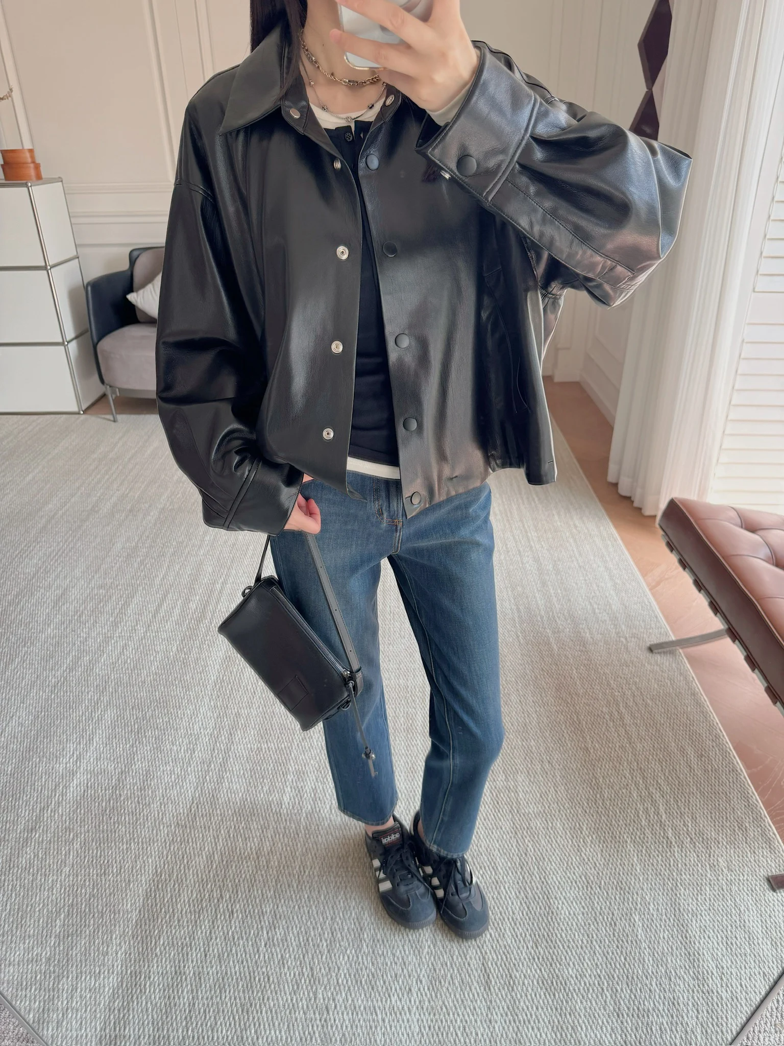 Giacca sportiva da donna in morbida pelle proteica elasticizzata con design a cordoncino, vestibilità regolare e maniche lunghe