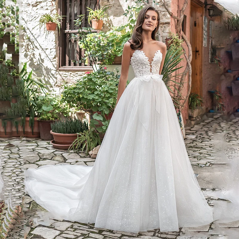 

Strapless Tulle Wedding Dresses 2022 Appliques Backless Sashes Design Sweetheart Bridal Gown Court Train Robe De Mariée A Line