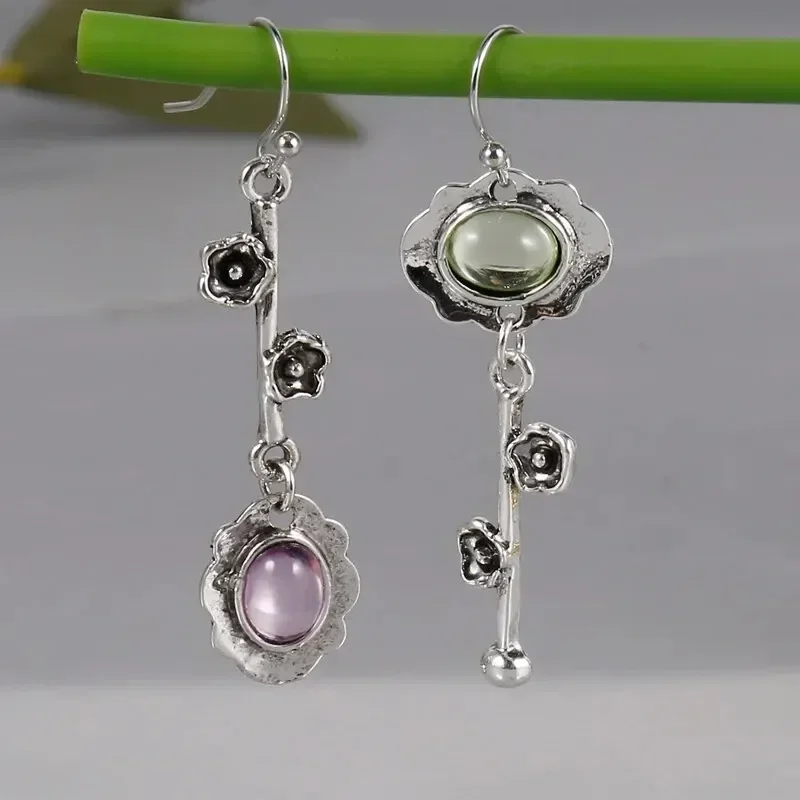 Vintage-Ohrringe mit geschnitzten Blumen aus Metall für Craftsman-Ohrringe mit rosa-grünem Edelstein-Anhänger-Ohrringen für exquisiten Damenschmuck
