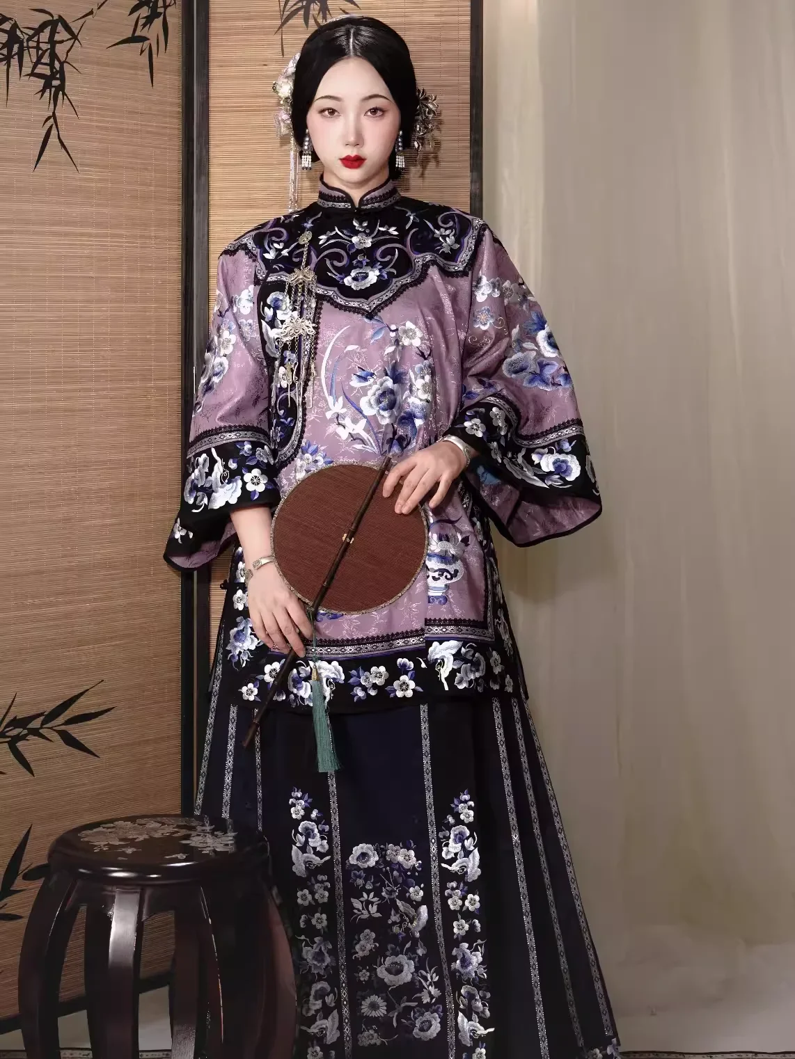 

Elegant Purple Hanfu Suit with Horse Face Skirt and Heavy Embroidery for Women in the Qing Dynasty