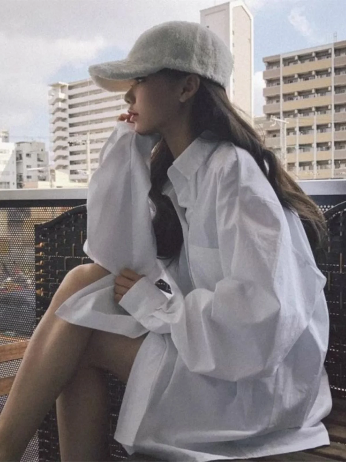 

Белая женская рубашка с длинным рукавом, свободного кроя, средней длины, с воротником, на пуговицах, в корейском стиле, однотонная, прямого кроя, для повседневной носки