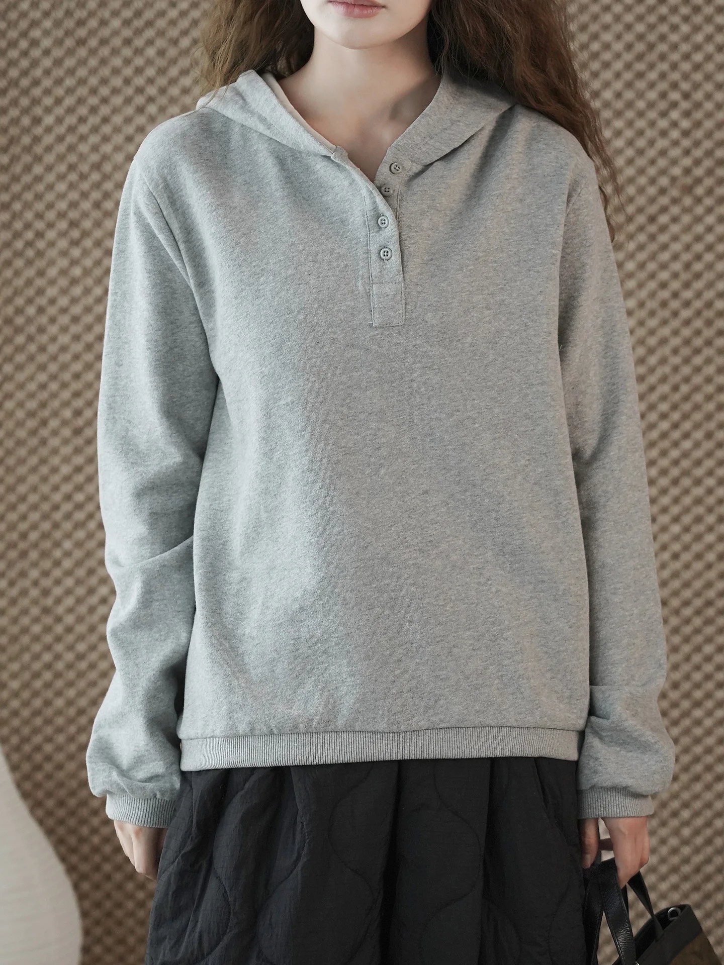 

Зимняя новая корейская простая и непринужденная полуоткрытая толстовка с капюшоном и длинными рукавами свободного силуэта для женщин