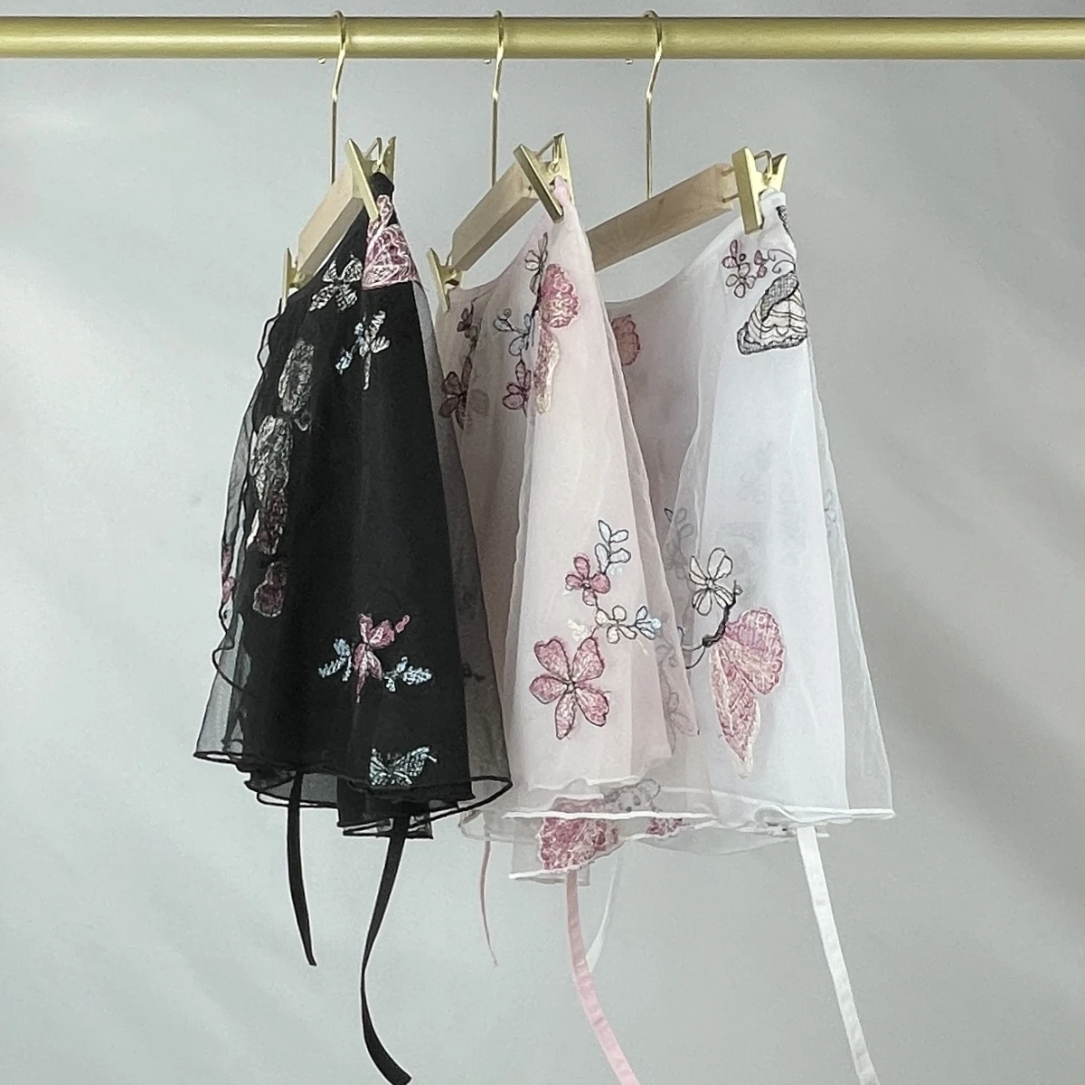 Costume de danse de ballet personnalisé pour femmes adultes, motif brodé, jupe de performance d'entraînement de base, jupe courte une pièce à lacets