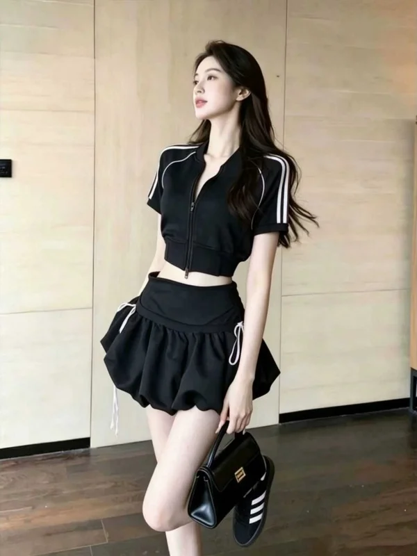 

Chic Summer 2026 White Short Sleeve Top And Flower Skirt Set Women's Casual Sporty Anti-Aging Fashionable Two-Piece Ensemble