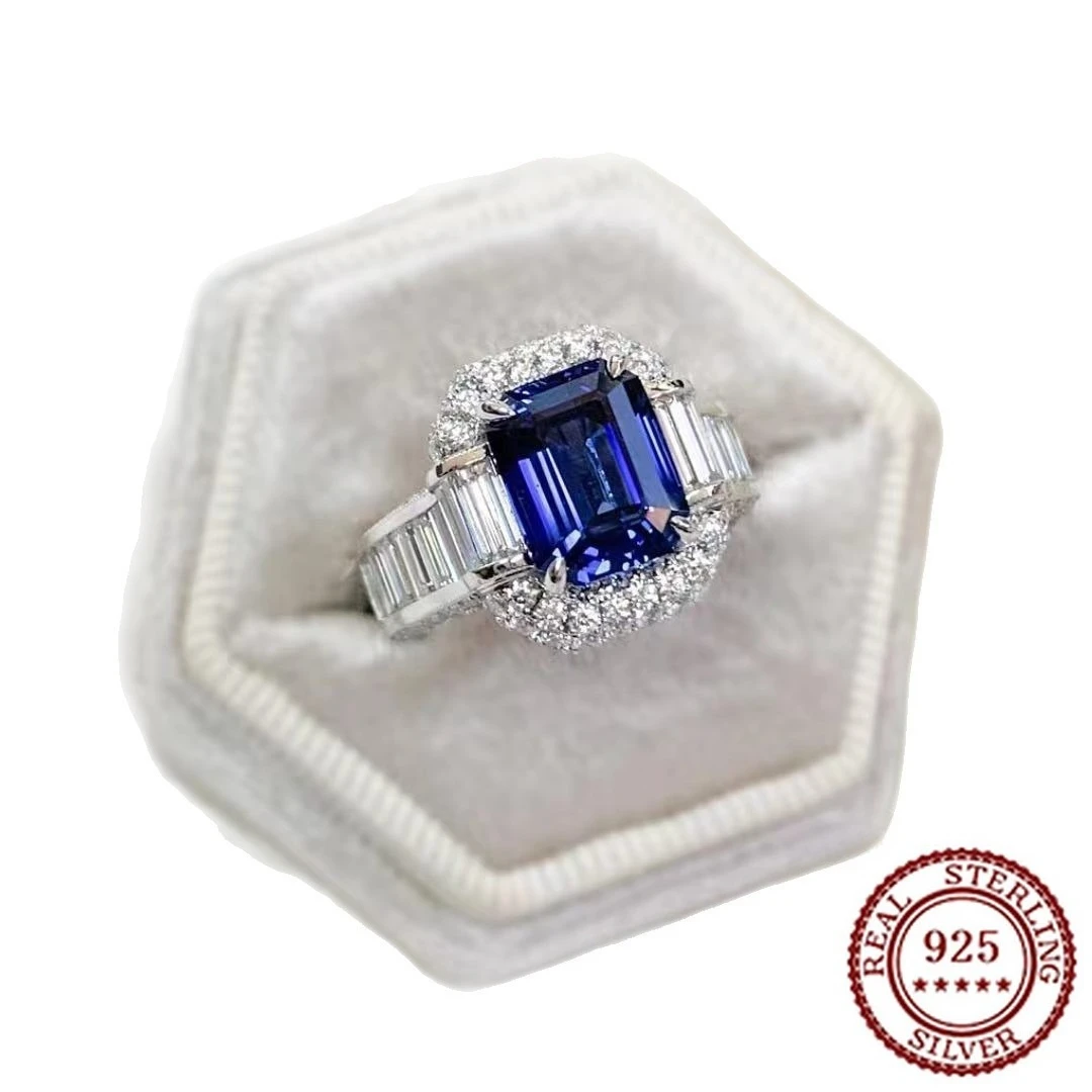 

2025 Новая тенденция, стерлинговое серебро 925 пробы, классический темперамент, большая мода, классическое женское кольцо с инкрустацией темно-синим камнем плоской огранки