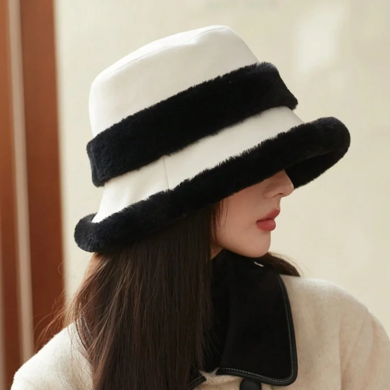 Available in four colors: women's outdoor fleece-lined knit hat, thick and warm for autumn and winter, with a simple, versatile,