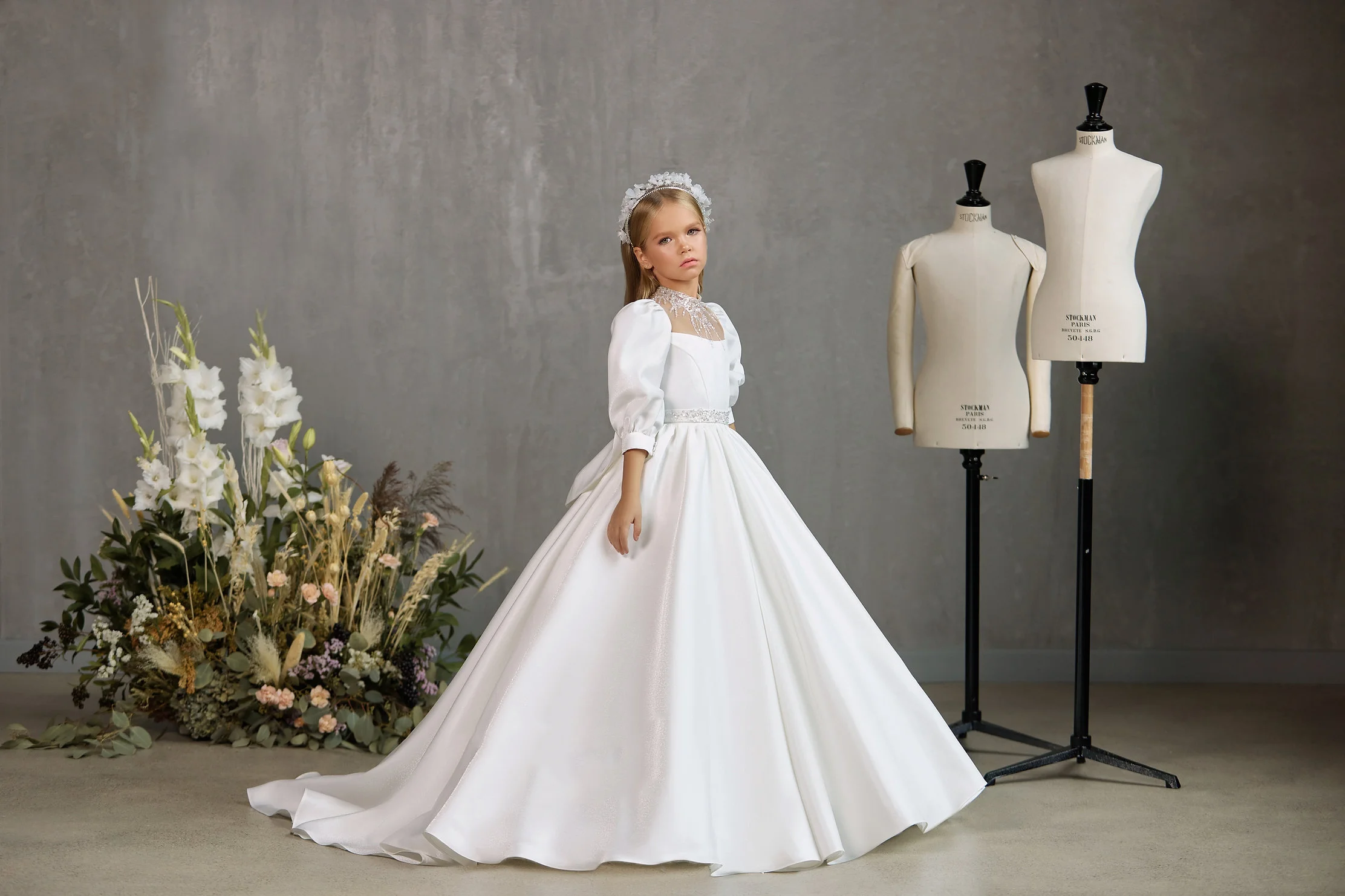 Princesa branco cetim flor menina vestido inchado apliques miçangas com arco para casamento crianças festa de aniversário primeira comunhão vestido de baile