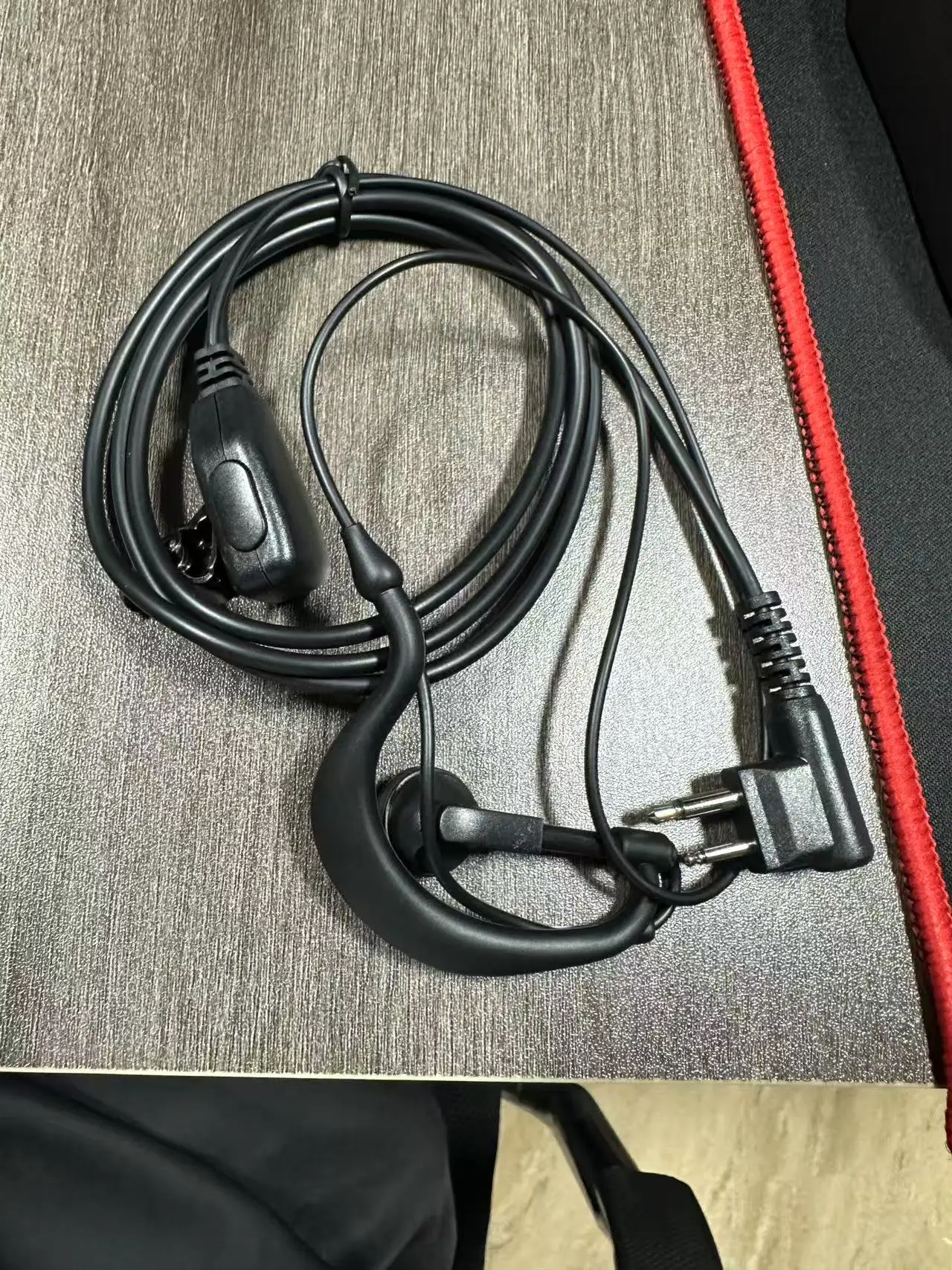 OEM English UHF Mobile Transceiver YP-25M Vhf/Uhf for Radio Accessories Black Headphone PTT with Earpiece Headset Walkie Talkie