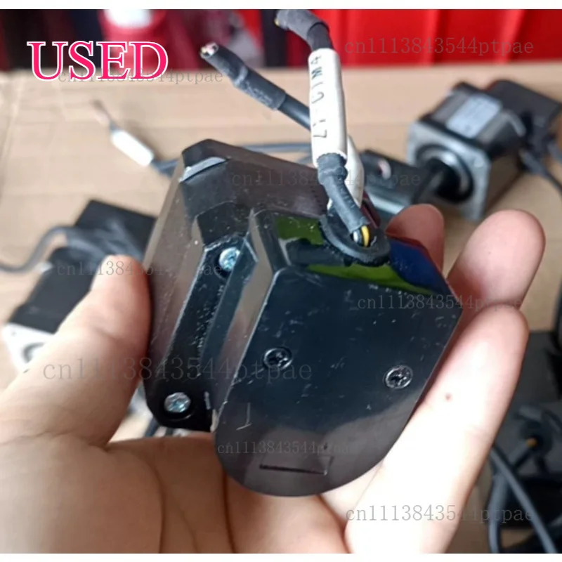 A 42 closed-loop stepper motor, 17h2041-080-4bc-ek1000-001 (actual picture taken)
