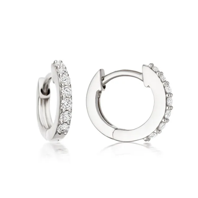 Orecchini a cerchio mini halo in oro 18 carati con gioielli con orecchini di diamanti coltivati in laboratorio