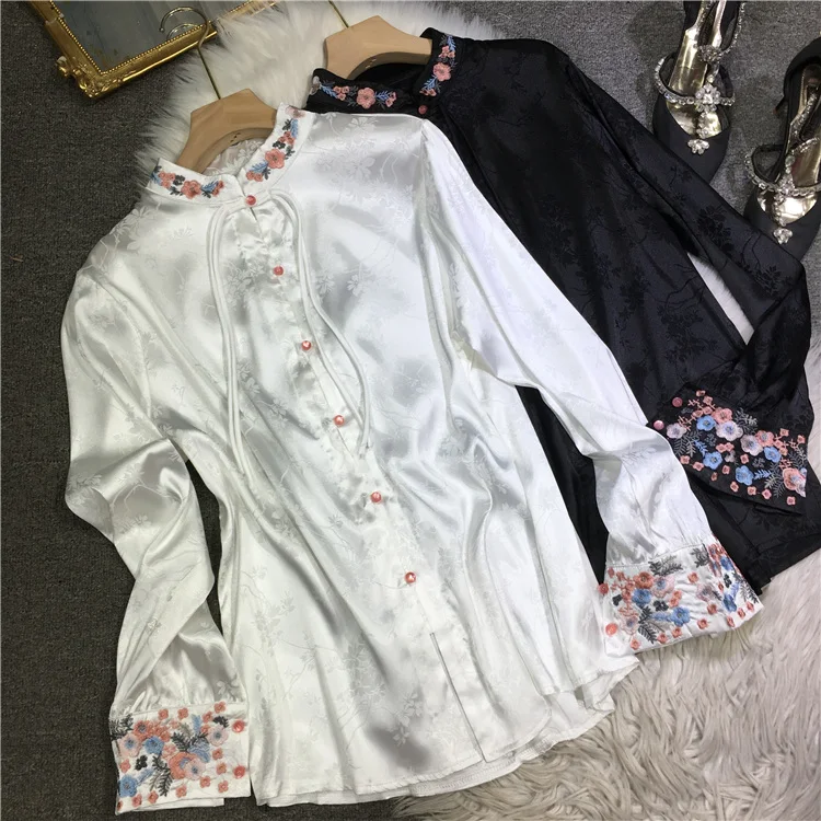 Blusa feminina bordada de sapo estilo chinês, camisas sedosas de manga longa, gola vintage, tops soltos casuais, primavera, verão