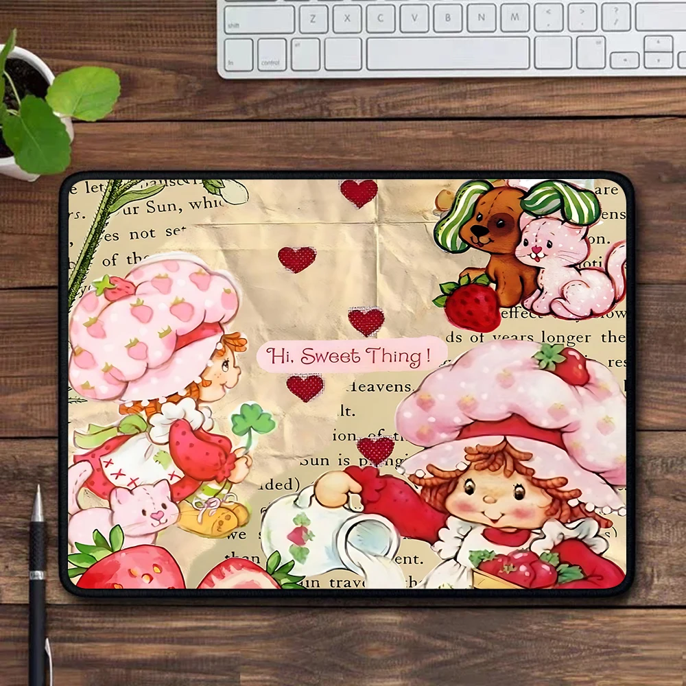 Strawberry-shortcake girl Gaming Mouse Pad XS Small Mousepad For PC Gamer Desktop Decoration Office Mouse Mat Deskmat Rug