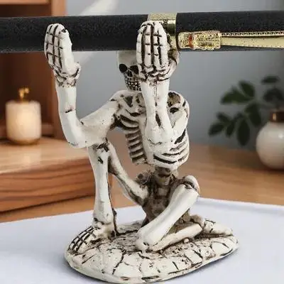 

1 pc Shape Pen Holder Resin Desktop Organizer For Pencils Makeup Brushes Toothbrushes Halloween Decoration