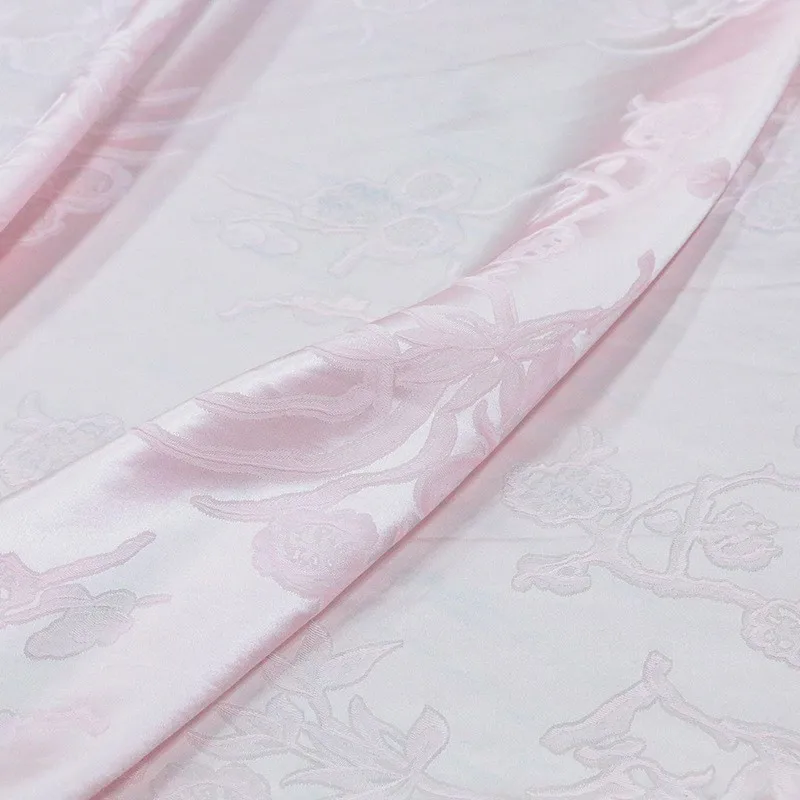 

New Chinese-style silk jacquard satin fabric cheongsam top is a niche clothing