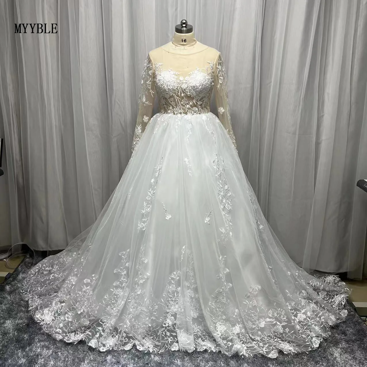 플러스 사이즈 로맨틱 스쿠프 넥 긴 소매 맞춤형 라인 웨딩 드레스 2022 화려한 아플리케 Tulle Vintage Bridal Gown