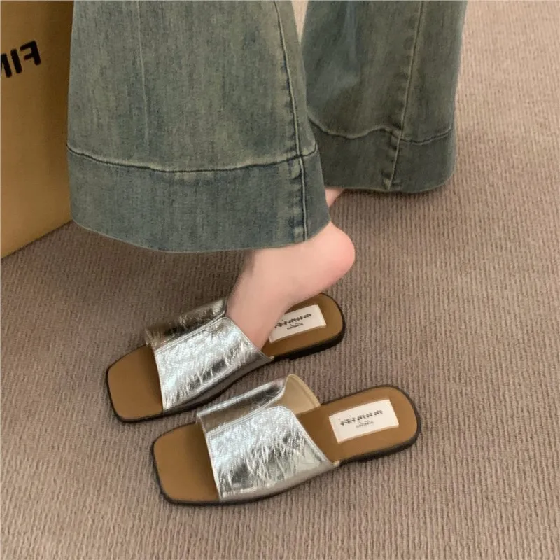 South Korea's Dongdaemun casual slippers women summer wear 2024 new flat with silver open-toed slippers