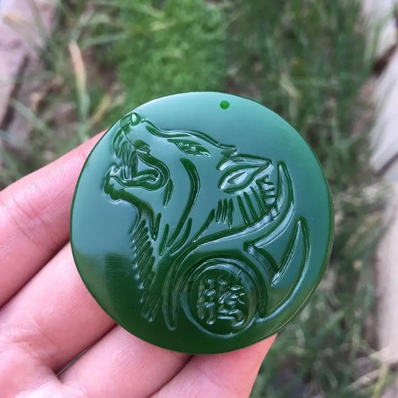 

Hetian Biyu Wolf Head Pendant Spinach Green Wolf Totem Men and Women Jade Pendant Necklace