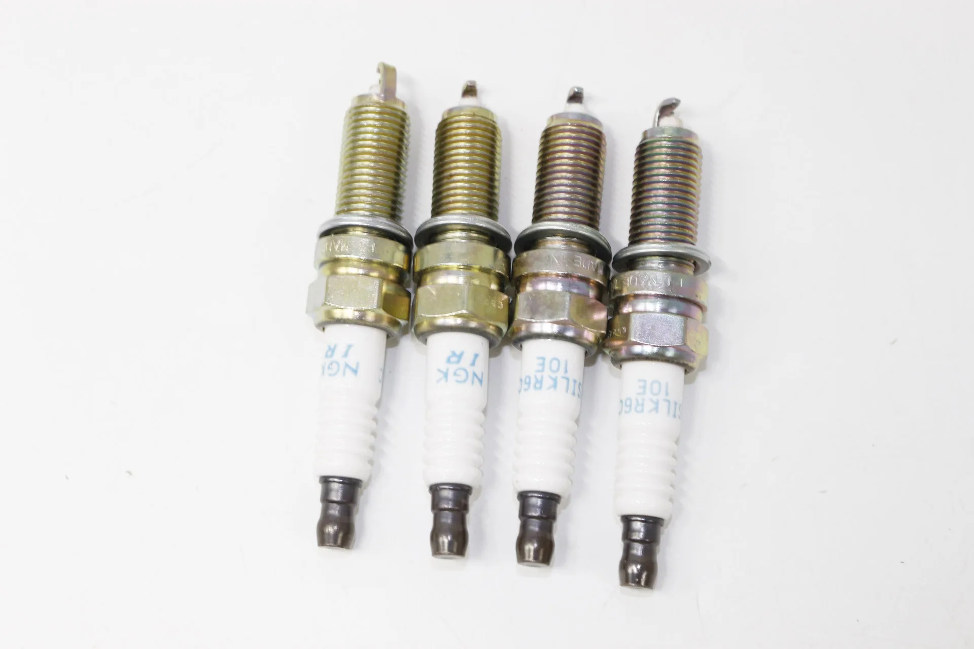 4Pcs 18844-10060 SILKR6C10E Iridium Spark Plug For Hyundai Kia I10 I20 I30 Fiat  0.9L 1.0L 1.2L 1.4L 18844 10060