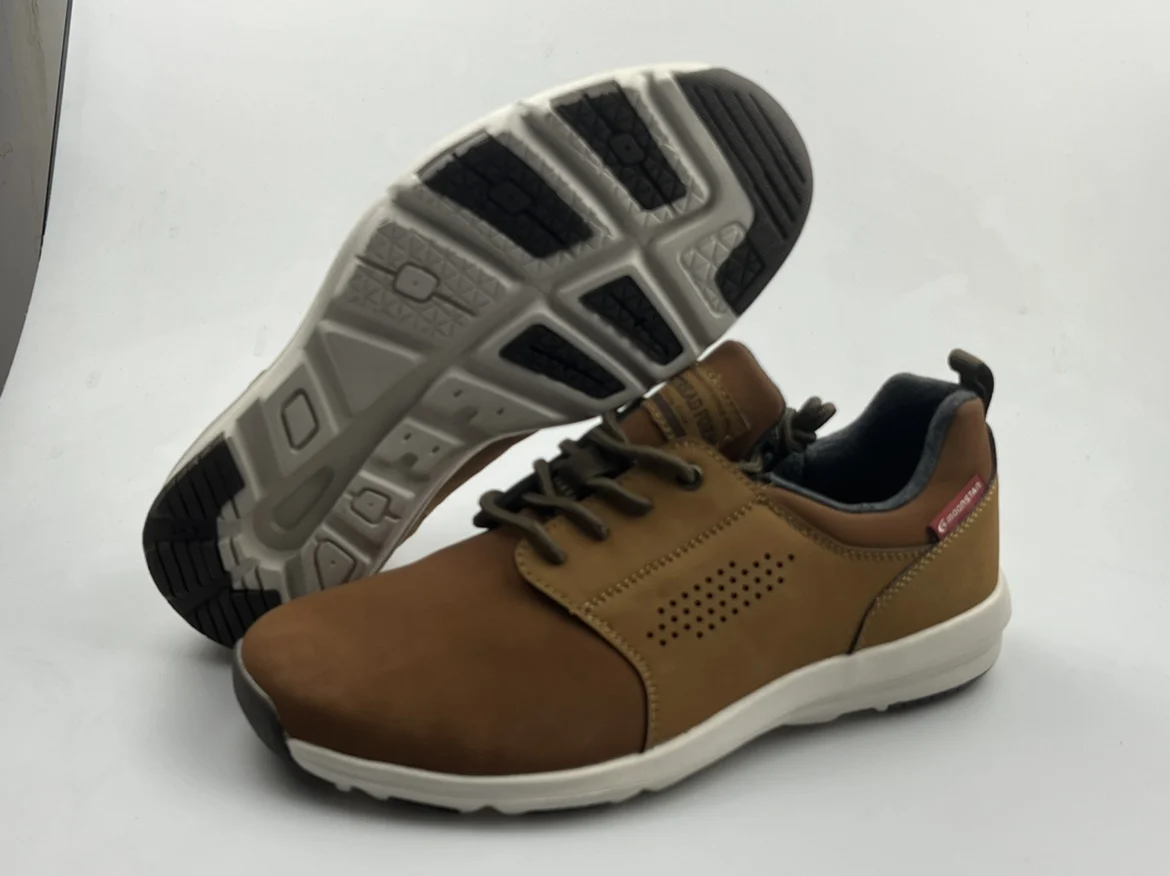 

Wide-Fit Design Sports oes Comfortable Lightweight Running Casual oes Breathable Low Top Men's Footwear by Yanle