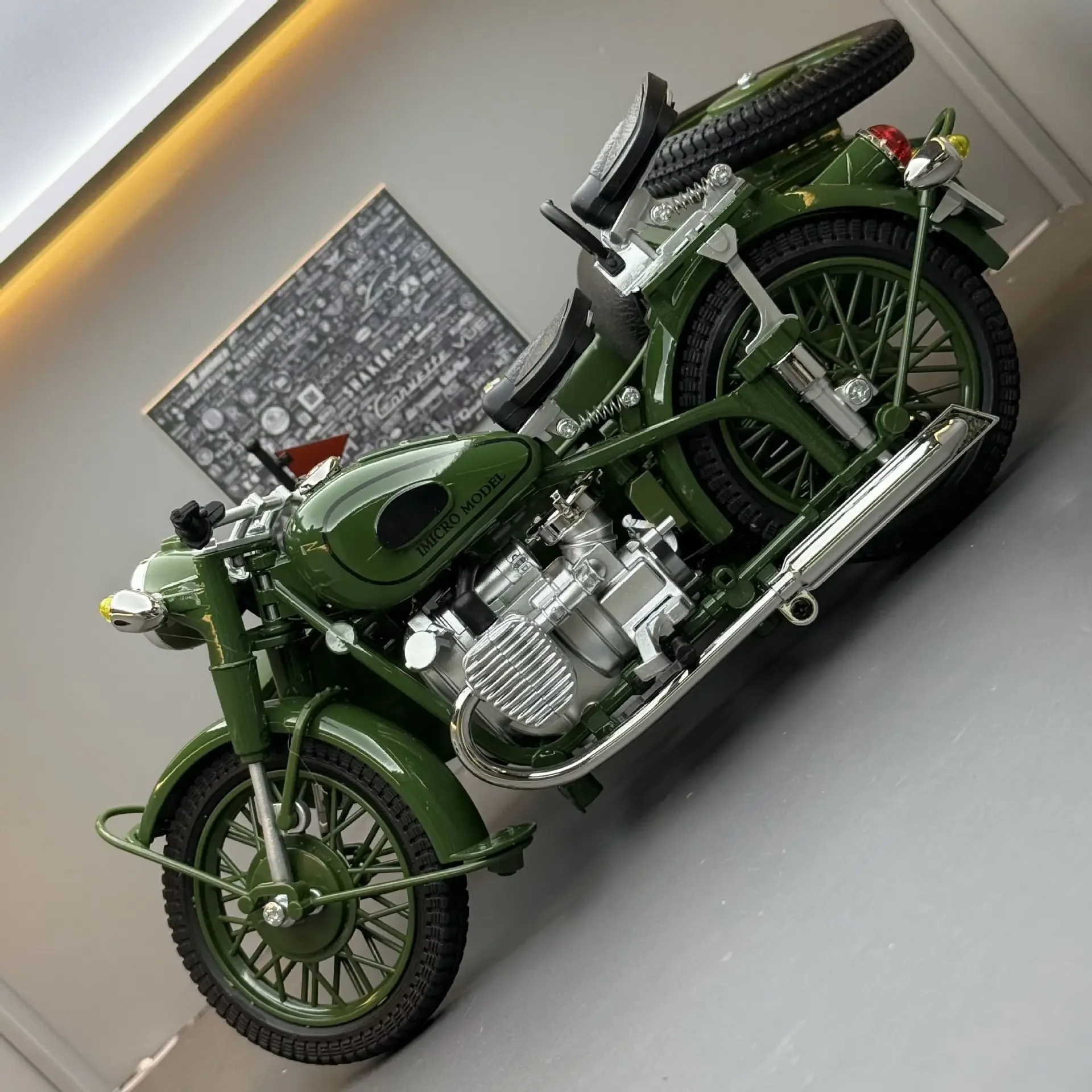 

1:10 Alloy Retro Side-car Motorcycle Model Diecast Metal Classic Military Tricycle Motorcycle Model Sound and Light Kid Toy Gift