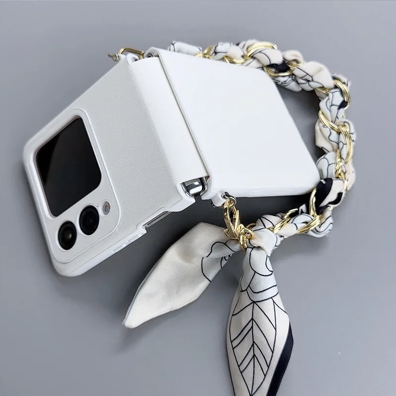 DIY เพชรหัวใจรักหมีสําหรับ Samsung Galaxy Z Flip 7 6 5 4 3 ZFLIP7 5G ดอกไม้ผ้าพันคอผ้าไหมสร้อยข้อมือฝาครอบ