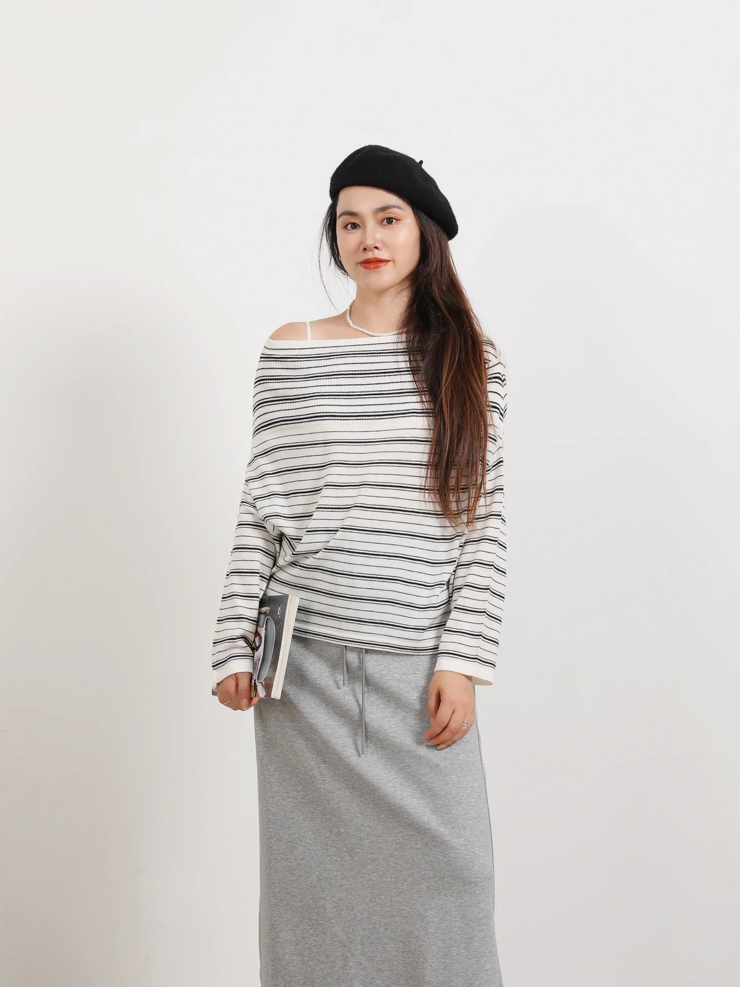 

Женский трикотажный топ в полоску с одним открытым плечом, свободного кроя, из смесовой шерсти, влагоотводящий, в корейском стиле