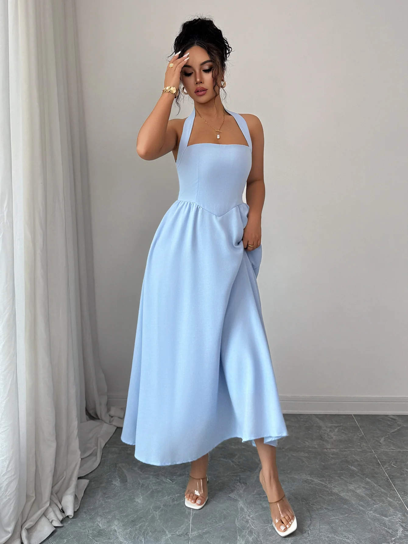 Dames Maxi-jurk Halter Hals Strik Achterkant - usage example