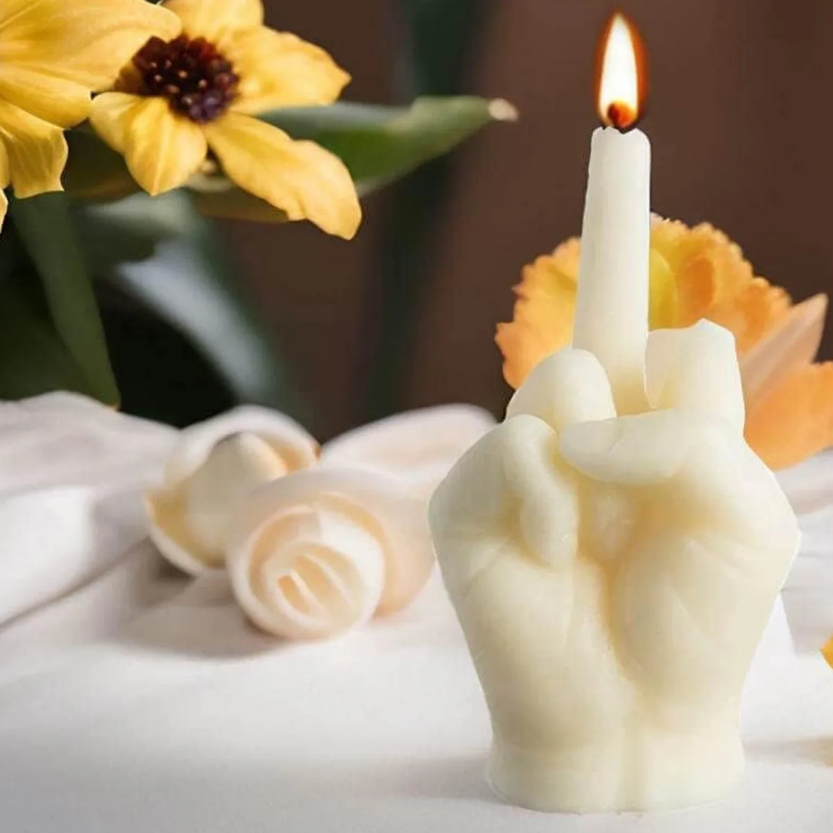 

Middle Finger Scented Candle Aesthetic Pine Fragrance Soy Wax Aromatherapy Hand Gesture Candles Desk Sculpture Ornaments Gift