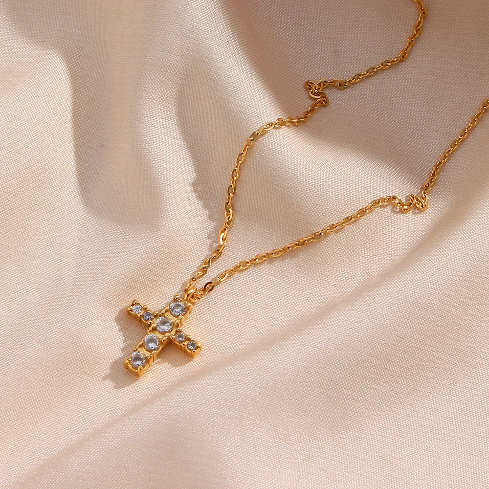 

2022 Delicate Tarnish Free Stainless Steel 3A Zircon Stone Paved Small Cross Necklace 18K Gold Plated Crystal Pendant Necklace