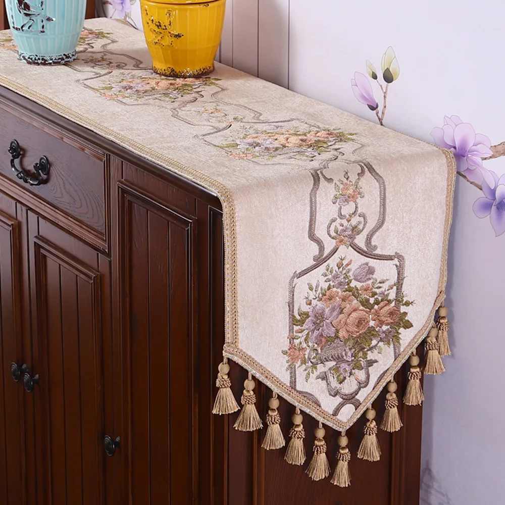 Luxury Jacquard Table Runner for Banquet/party Decor Beige Embroidery Chenille Table Cloth Elegant Floral Wedding Table Cover B2