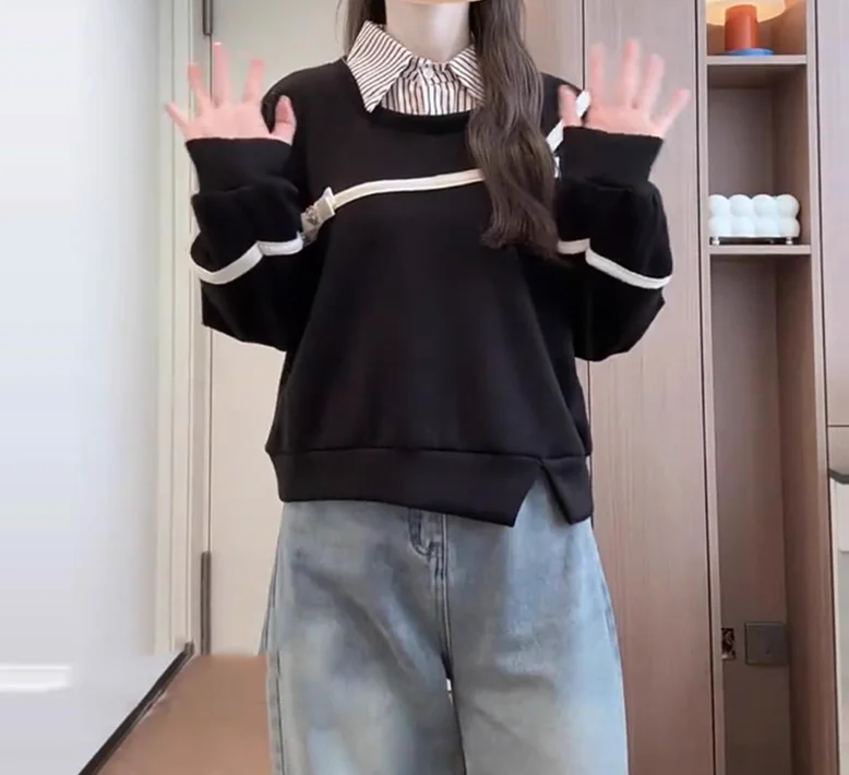 เสื้อสเวตเตอร์ผู้หญิงไซส์ใหญ่ สไตล์หวาน แต่งโบว์ ดูเหมือนสองชิ้น แฟชั่นอเนกประสงค์ ทรงหลวม แขนยาว ช่วยลดอายุ สีดำ เหมาะสำหรับฤดูใบไม้ร่วงและฤดูหนาว