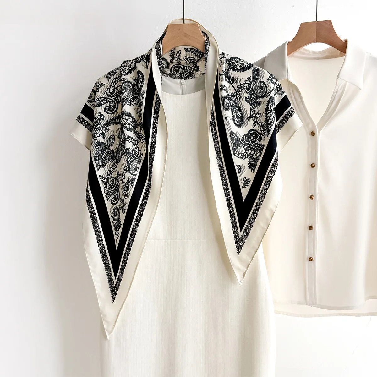 

Spring Paisley Printed Square Scarf For Women Soft Satin Imitation Silk Scarves Luxury Hijab Neckerchief Elegant Shawl Wraps