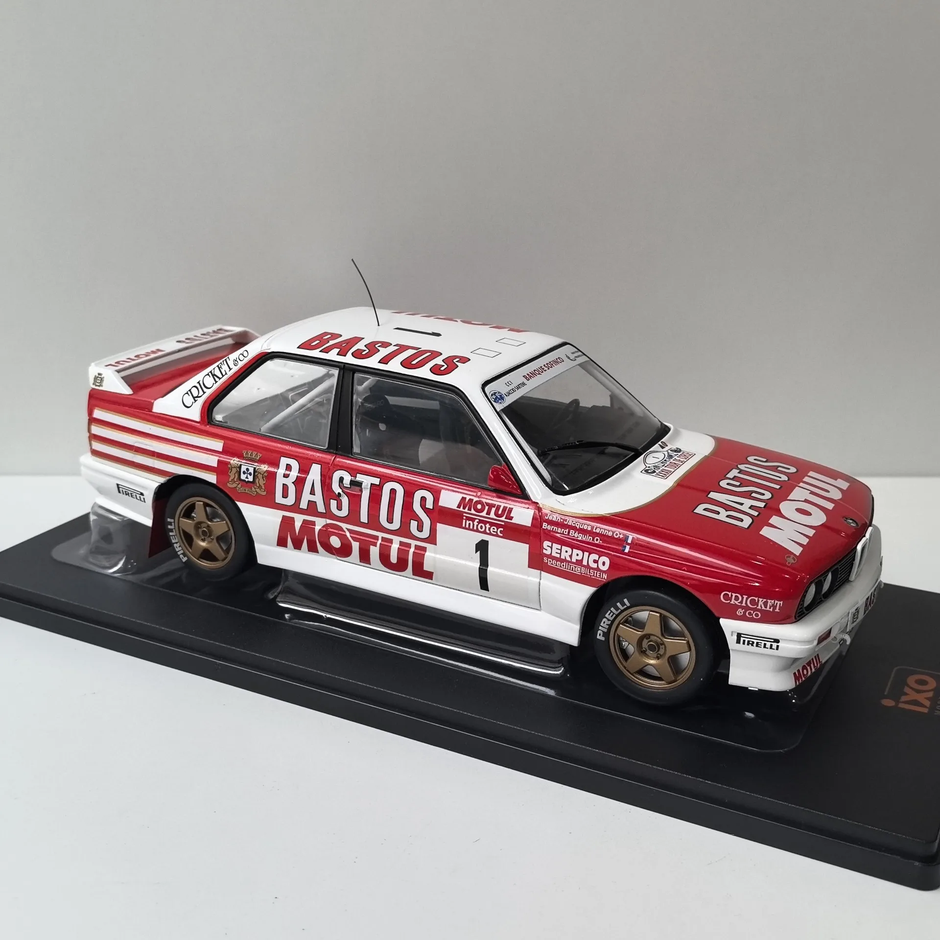 다이캐스트 IXO 1/18 스케일 BMW E30 M3 1988 # 1 24H 합금 자동차 모델 수집품 장난감 선물 기념품 디스플레이 장식품