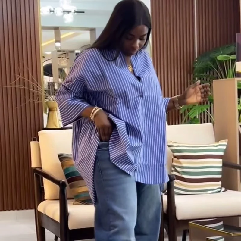 قميص نسائي جديد عصري فضفاض بأكمام طويلة مخطط باللون الأزرق، مريح وقابل للتنفس، ذو جودة عالية بأسلوب مكتبي