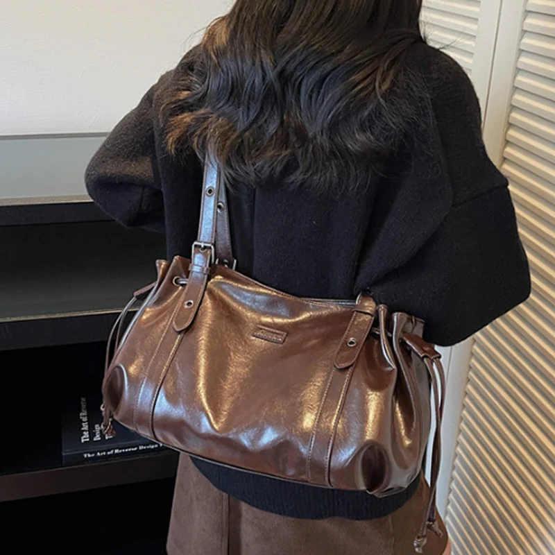 

2025 высококачественная осенне-зимняя модная женская сумка через плечо большой вместимости в стиле ретро