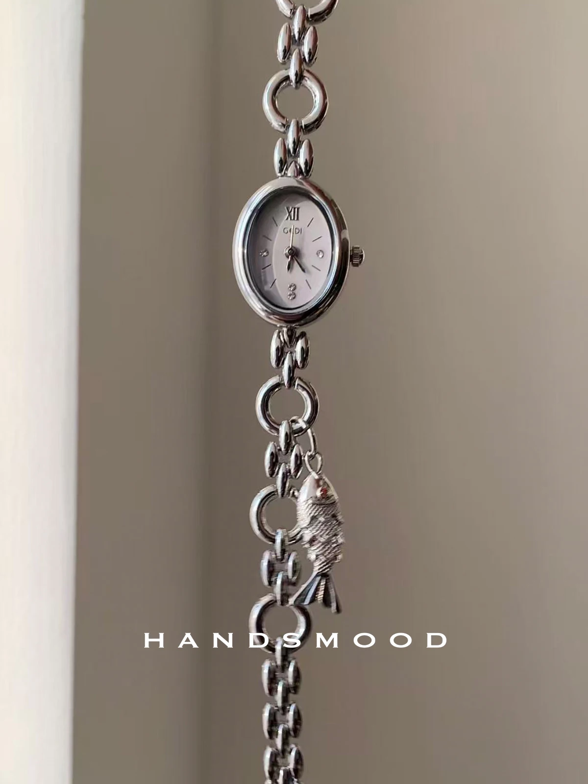 Original luxury ladies watchelegant watchsilver-gray oval small dial fashionable and high-end temperament versatile ladies watch