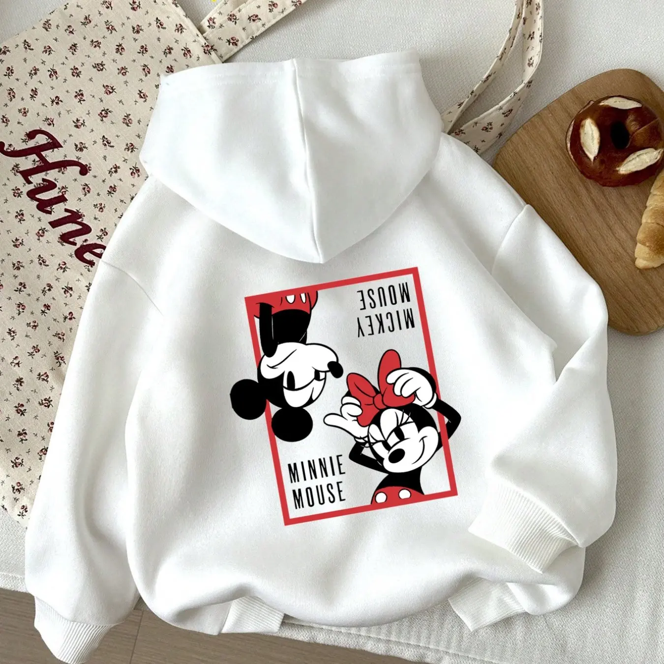 Disney Minnie Mouse visage tenue décontracté dessin animé imprimé pull confortable tissu personnage sweat Design ludique
