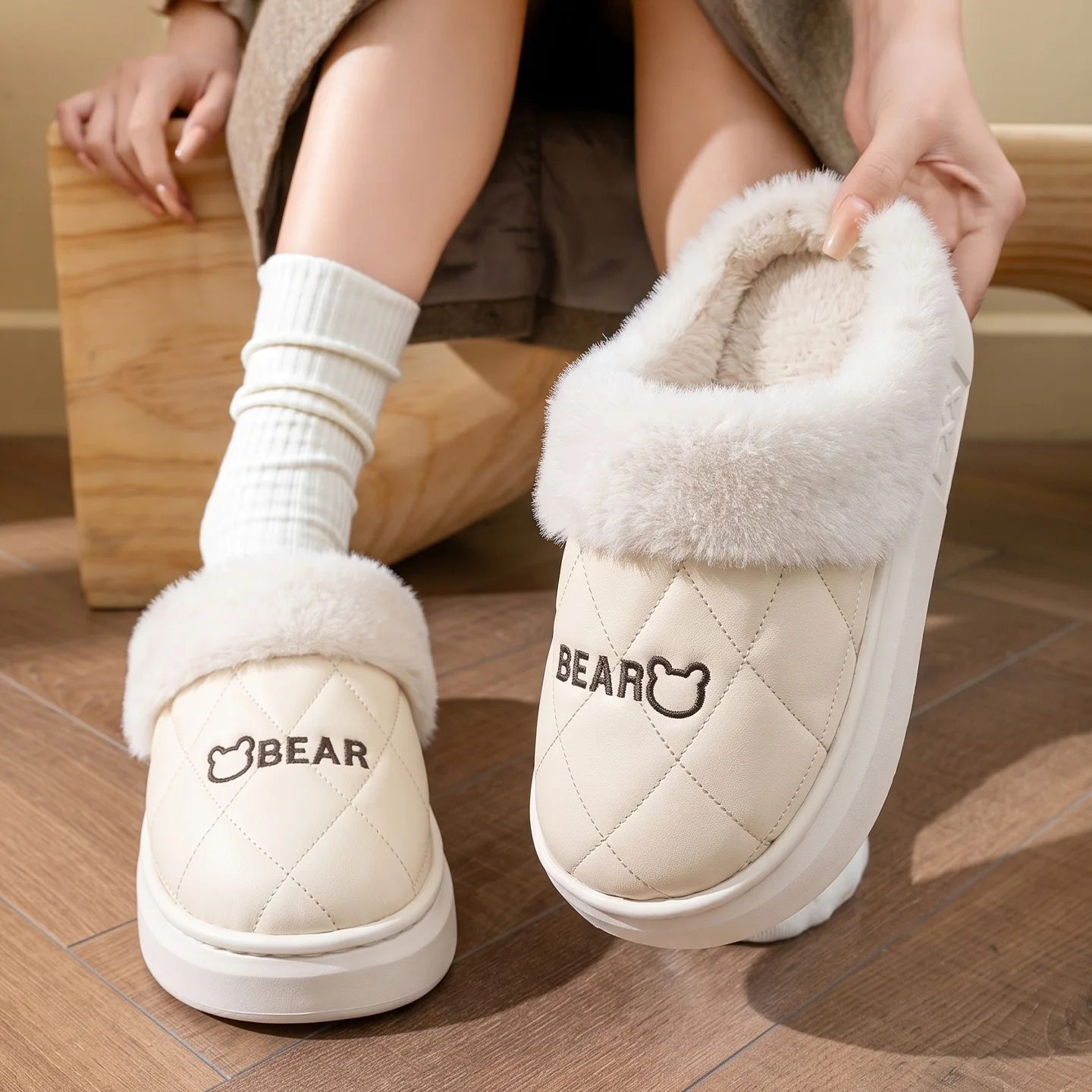 Unisex Winter Warme Plüsch-Hausschuhe für Damen und Herren, niedliche Bären-Stepphausschuhe mit Plateausohle, wasserdicht, rutschfest, für drinnen und draußen, Mules – Detail 7