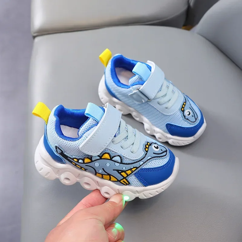 Zapatillas LED Kid Cartoon Dinosaur Boy Casual Sneaker Boy Kid Shoe Girl Mesh Breathable Shoe Baby Illuminated Shoe Tennis Shoes