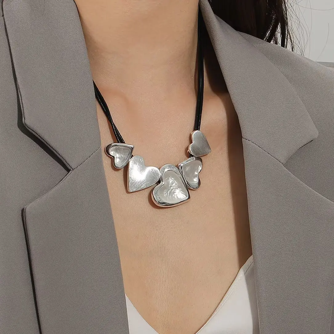 

Amorcome Elegant Heart Sweater Chain Necklace for Women Fashion Romantic Leather Rope Necklace Exquisite Neck Jewelry Gift New