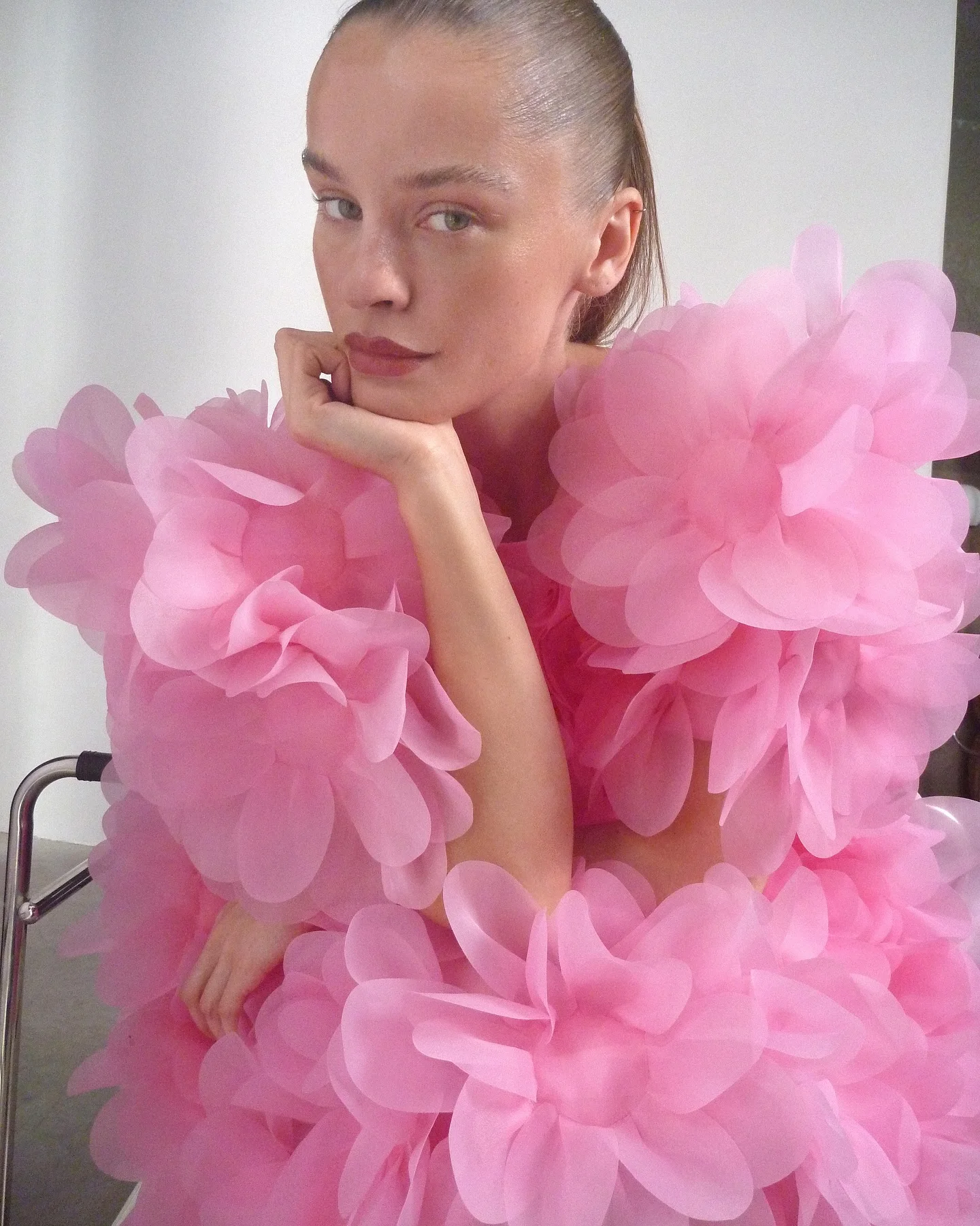 Fada rosa floral mini vestido 2025 nova chegada pétalas de mão curto vestidos de festa de baile fofo organza casamento segundo vestido de gala