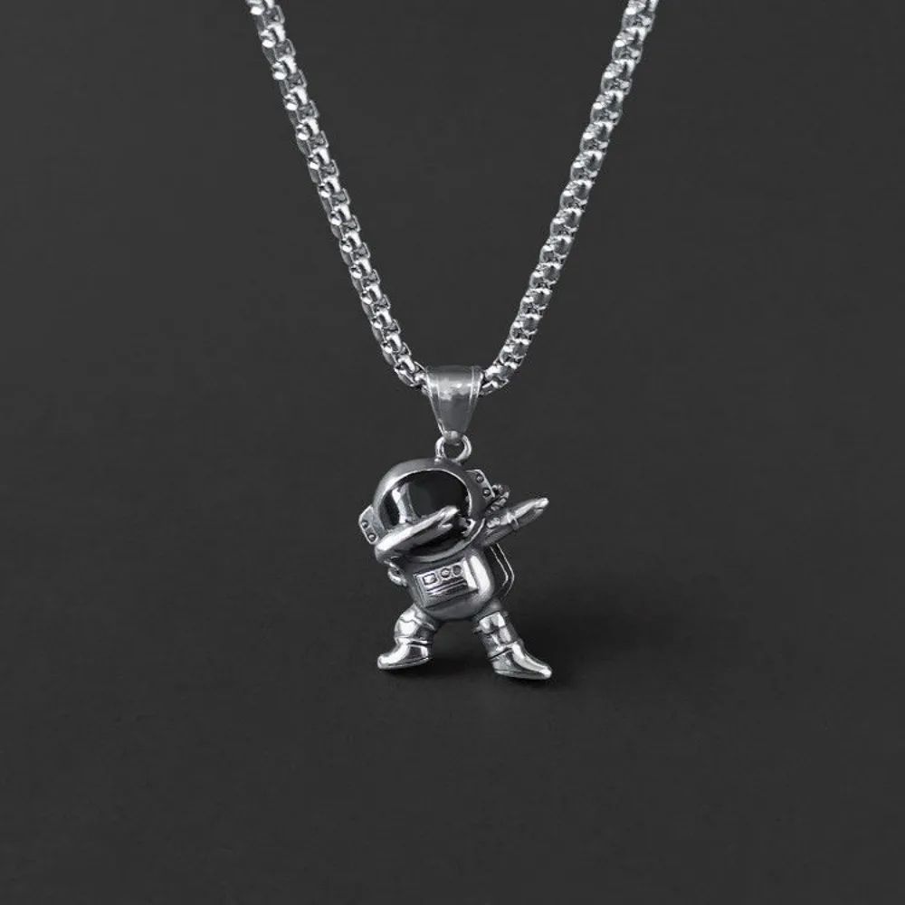 2024 Unique New Street Trendy Astronaut Necklace Men and Women Astronaut Personality Hip Hop Cute Hooded Chain Wholesale