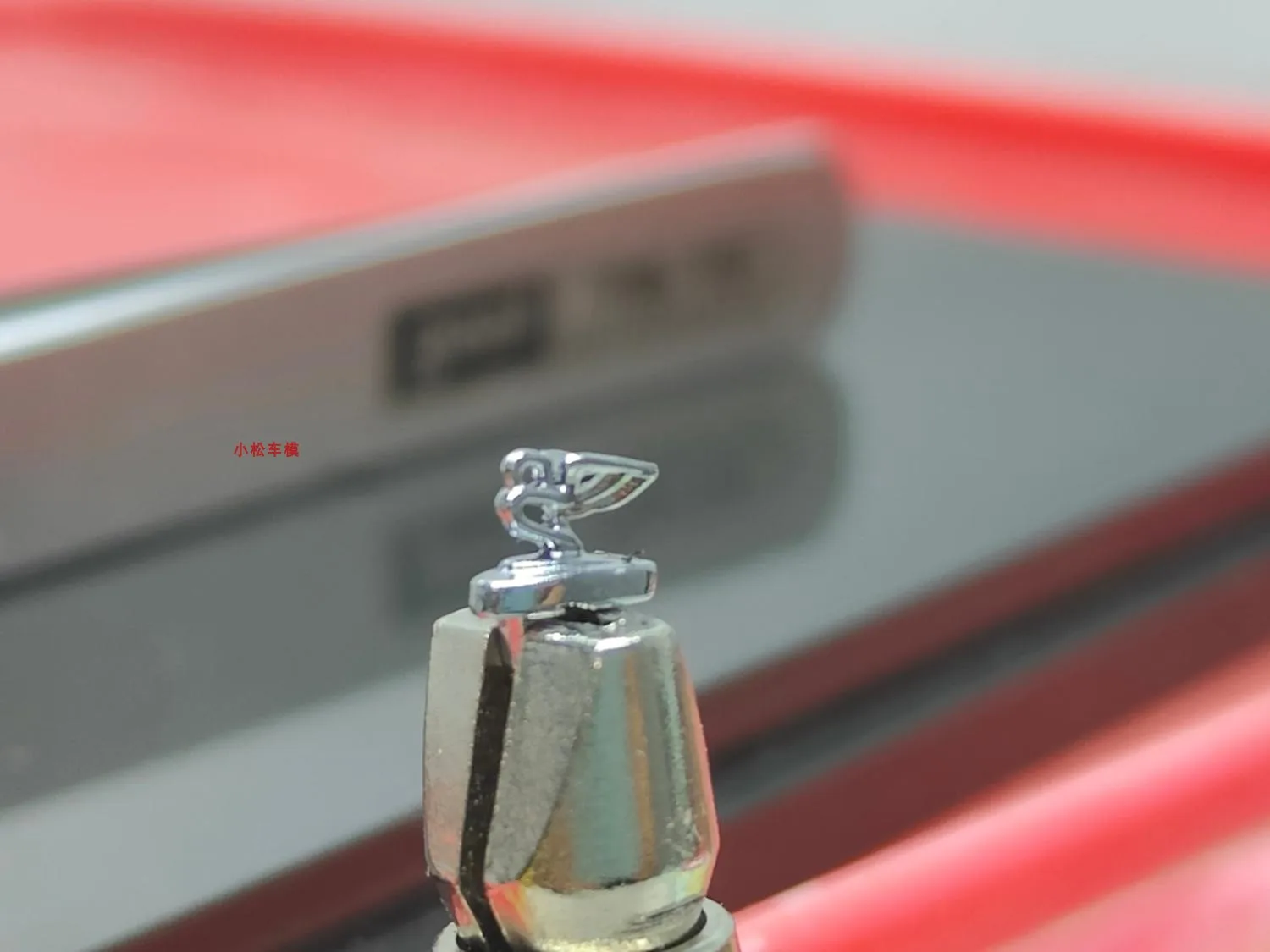 

1:18 Bentley Car Emblem - Flying B - Flying Logo - Front standing sign (1:18 car model accessories) Repair Parts