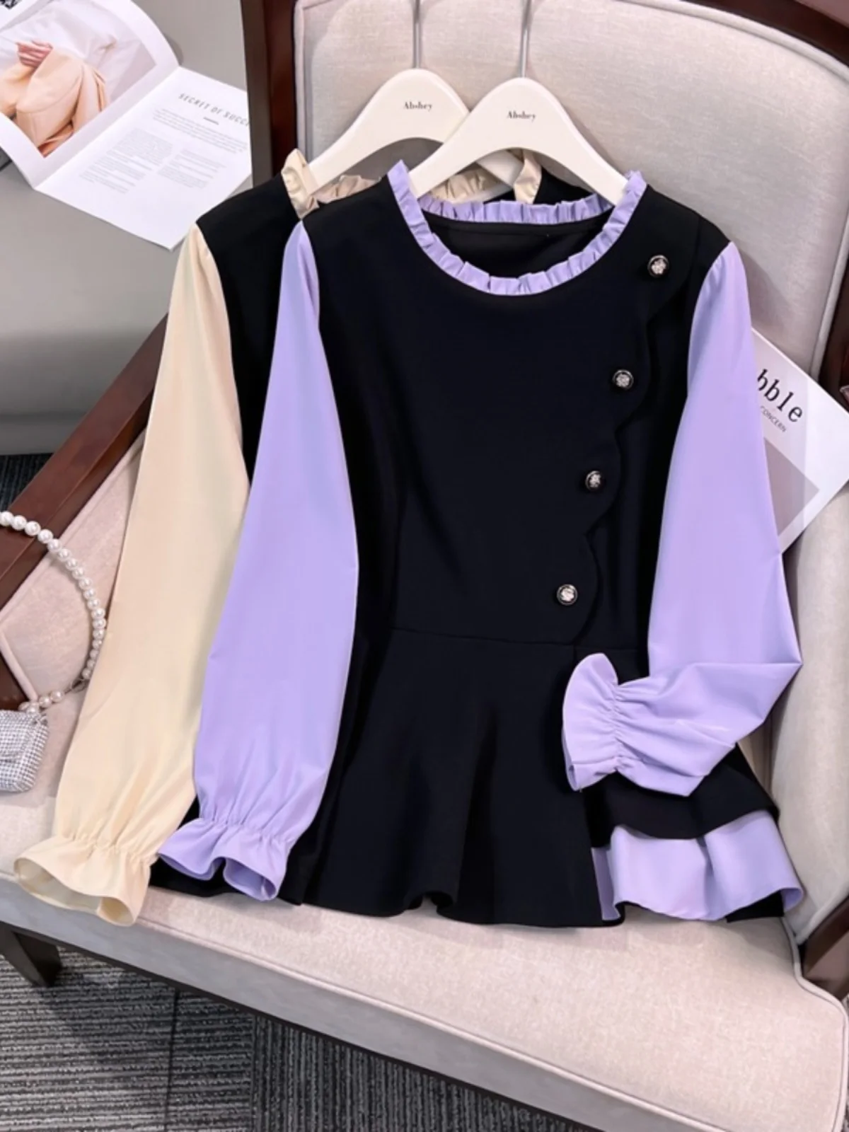 

Женская рубашка больших размеров для похудения, весна 2024, с круглым вырезом, цветочным кружевом, в стиле колор-блок, модная, с рукавами-колокол, во французском стиле